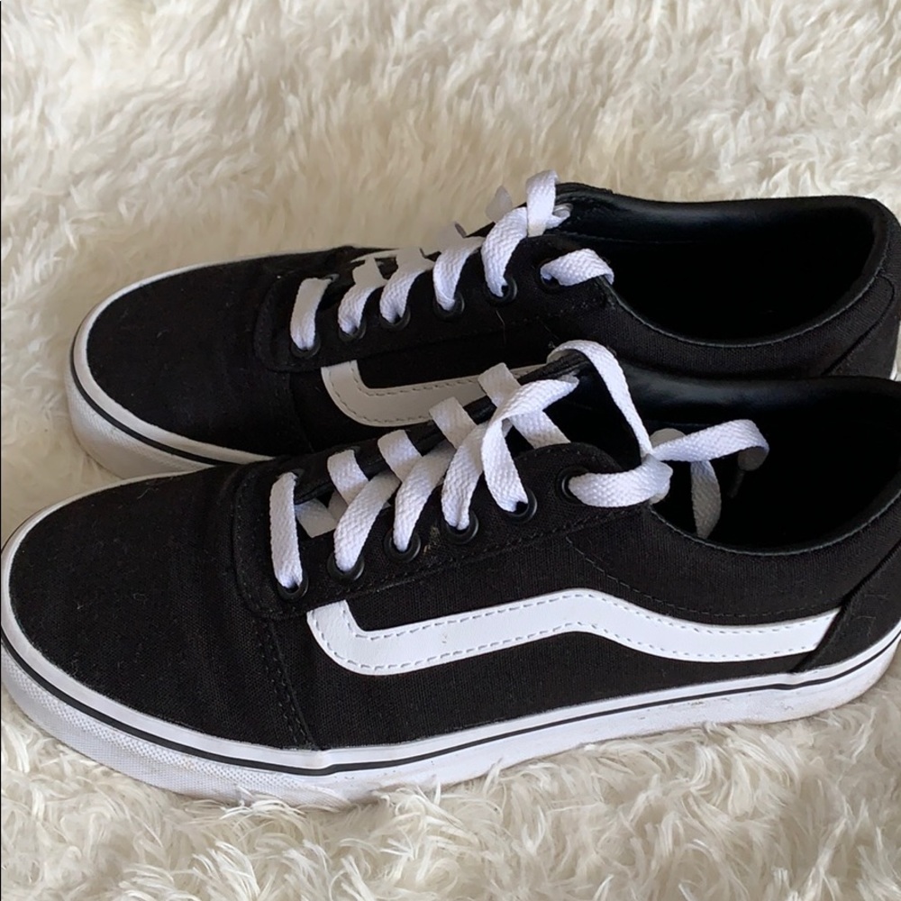 Women’s size 7 Vans in excellent condition.